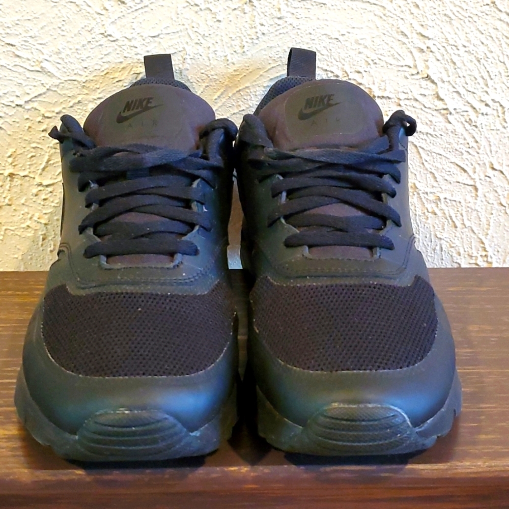 Nike Black Athletic Shoes